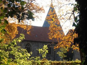 Goldene Spätsommertage lassen das Klostergelände erstrahlen